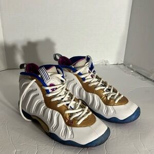 Nike posite one size 5.5 youth good condition